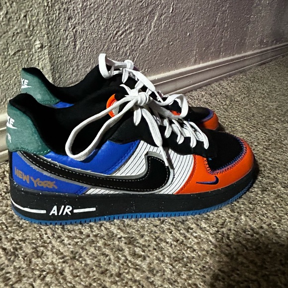 Nike Air Force 1 LowTops NYC Parks men’s size 9.5 Current average price $383 - Picture 10 of 12